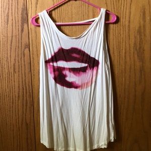 Lip tank top